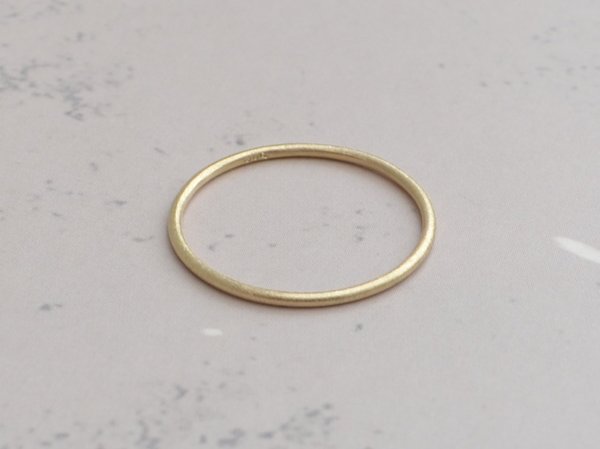 Schmaler 1mm Basic Ring aus 333er Gelbgold