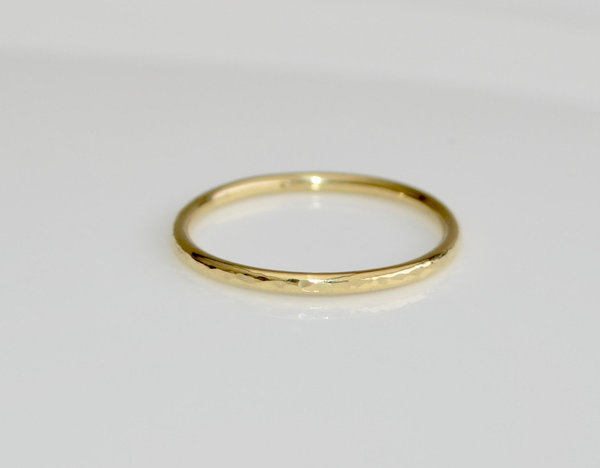 1,5mm runder Basic Ring aus 585er Gelbgold